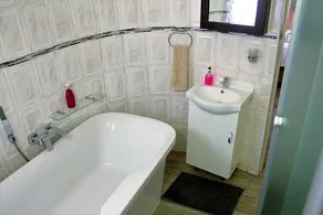 Belle Vue Guesthouse - Image 2