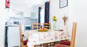Marine Court Ground Floor Apartment - Image 4
