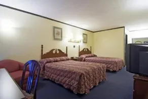 Budget Inn Charlotte - Image 2