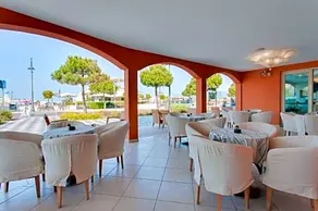 Hotel De la Ville - Image 5