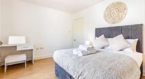 Club Chambers, Malvern - Guest Homes - Image 2