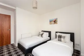 Britannia Quay Apartment - Image 5