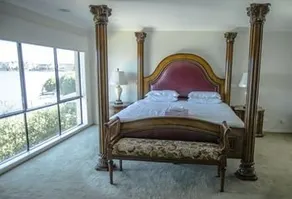 Melbourne Waterfront Resort - Image 4