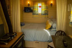Shrublands Farm Shepherd's Hut - Image 3