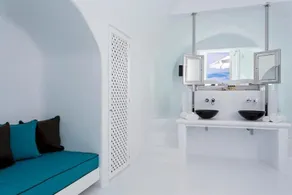 Oia Collection Boutique Suites - Image 4