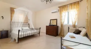 DiPasquale villa Near Anthony Quinn - Image 2