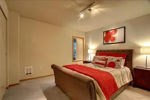 1st Avenue Apartment by Stay Alfred - Image 4
