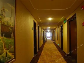 XINNING YINGJIE HOLIDAY HOTEL - Image 2