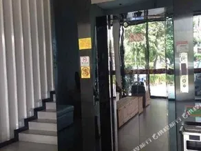 Home Yeah Hotel - Image 4