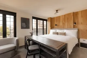 Gowanus Inn & Yard - Image 1
