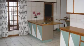 Jacaranda Self Catering Appartments - Image 5