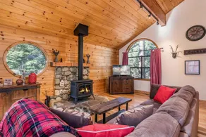 The Bears Lair House with Private Hot Tub & Tahoe Donner Passes - Image 1
