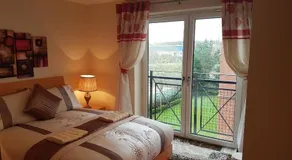 Edinburgh City Deluxe Apartment - Image 4