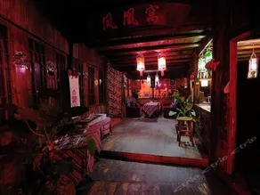Qinglian Riverside Light Luxury Hostel - Image 3