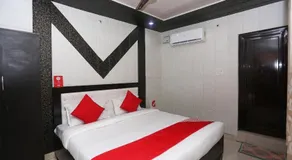 Om Mukunda GUest House - Image 1