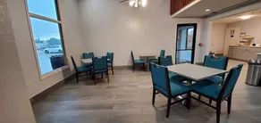 Days Inn by Wyndham Beaumont - Image 3