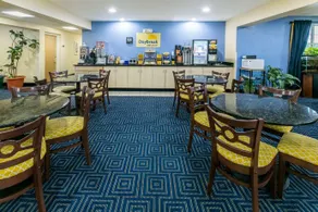 Days Inn And Suites Pryor - Image 4