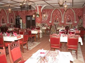 Korona Hotel es Etterem - Image 3
