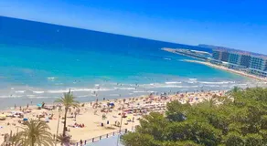 Smile to the Mediterranean sea from city centre - Image 2