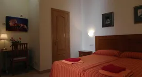 Hostal Tirso Plaza - Image 5
