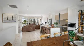 Comfy Coast Drive - 3 Bedroom Condo - Image 4