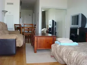Kashaneh Guest House - Bayview Avenue - Image 3