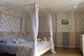 Fleur de Lys - Image 2
