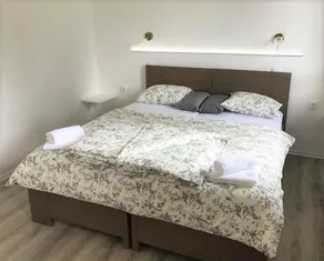 16 Lakes Guesthouse - Image 3
