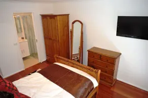 The Pommy Tree Bed and Breakfast - Image 3