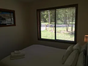 Acorn Lodge Bright - Image 2