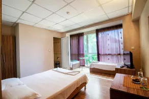 Hotel Zara Rooms - Image 5