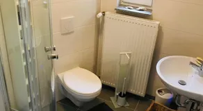 Top Renoviertes Apartement In Bester Lage Von Homburg- 5 Fußminuten Zur Uniklinik - Image 3