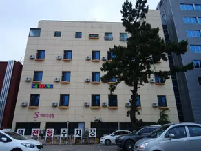 Picasso Hotel Jeju - Image 2