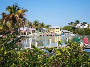 Castaways Beach and Bay Cottages - Image 2