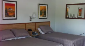 Rose Motel & Cabins - Image 4
