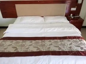 Qinhai Holiday Hotel - Image 5