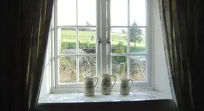 Holdstrong Farmhouse - Image 4