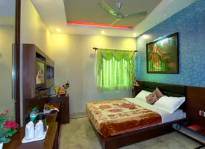 Hotel Royal Villa - Image 1