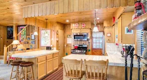 RedAwning Cabin 7 Cedar Lodge - Image 3