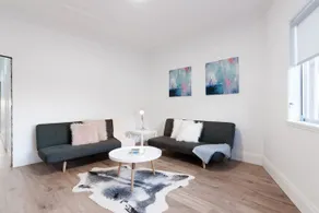 Moments to Balmoral - Art Deco Apartment Mosman - Image 1