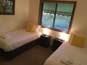 Acorn Lodge Bright - Image 3