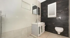 2 bedroom cottage - Image 5