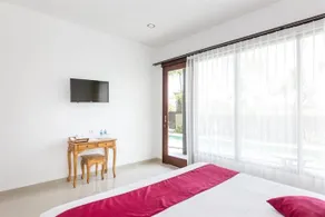 RedDoorz at Tibubeneng Canggu - Image 4