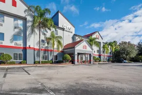 OYO Townhouse Orlando West - Image 4