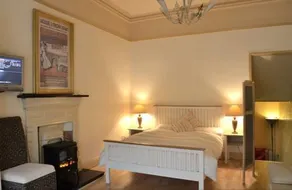 Rosslea Studio Apartments - Image 5