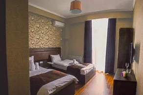 Green Hotel - Image 4