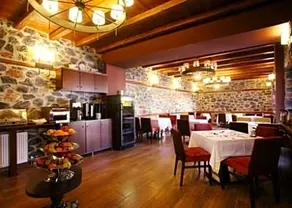 Gioras Hotel - Image 2
