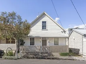 Richmond Hill Cottage - Image 2