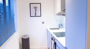 Stylish and Clean 1 Bed Apartment Maidenhead Town center - Image 2