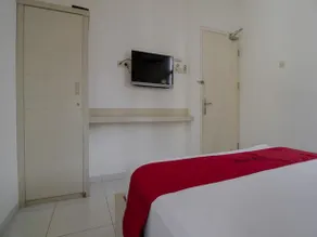 RedDoorz @ Mataram - Image 2
